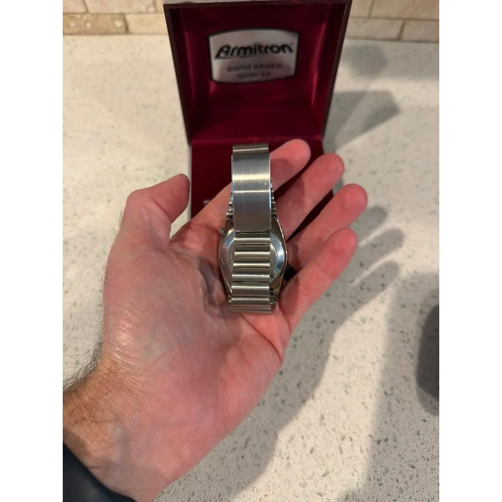 ARMITRON VINTAGE DIGITAL ARMITRON VINTAGE DIGITAL WATCH 802023 read description